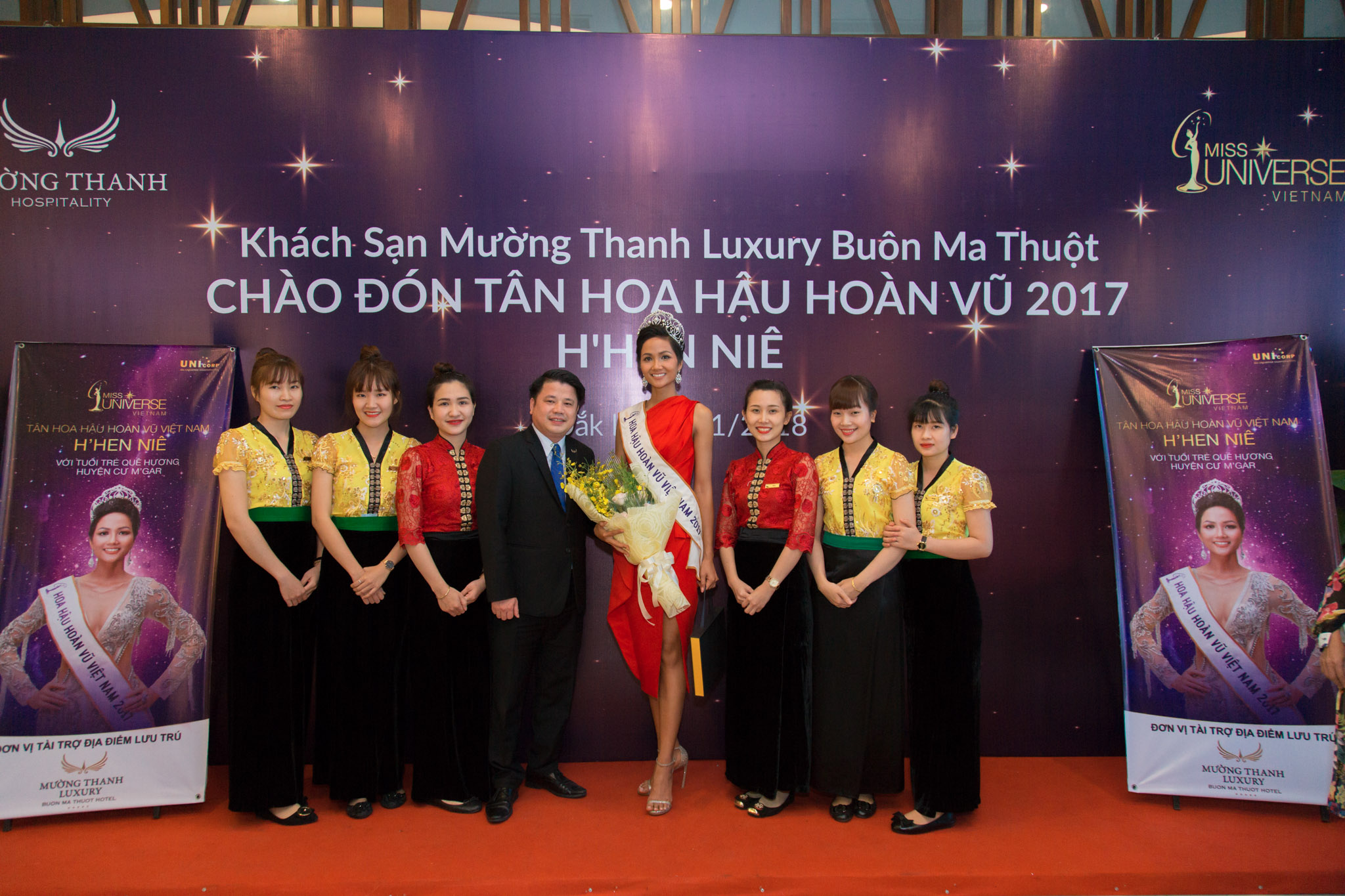 Hoa hậu H'hen Niê đến khách sạn Mường Thanh Luxury Buôn Mê Thuột
