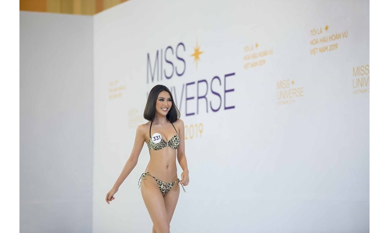 Thí sinh phía Bắc Hoa hậu Hoàn Vũ VN 2019 tự tin khoe dáng với bikini