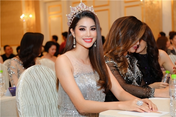 Phạm Hương và loạt khoảnh khắc 'hớp hồn' fan tại Miss Universe Vietnam 2017
