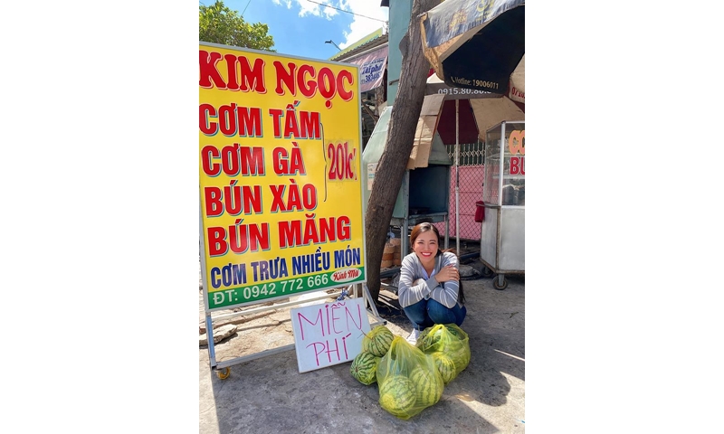 Sau 3 ngày, Á hậu Kim Duyên “giải cứu” gần 400 kg dưa hấu tại Cần Thơ
