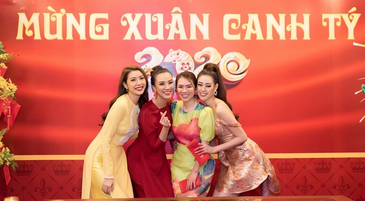 Hoa hậu Khánh Vân, Á hậu Kim Duyên, Á hậu Thúy Vân rạng rỡ trong ngày làm việc đầu năm mới