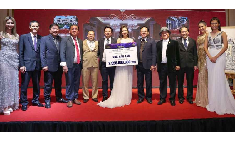 Chương trình Hoa hậu hoàn vũ Việt Nam 2017 đấu giá, quyên góp từ thiện 2 tỷ 320 triệu đồng