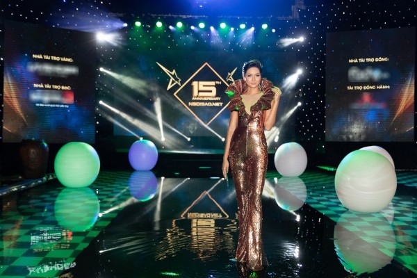 Hoa hậu H’Hen Niê bất ngờ diện lại chiếc váy từng gây tranh cãi tại Miss Universe
