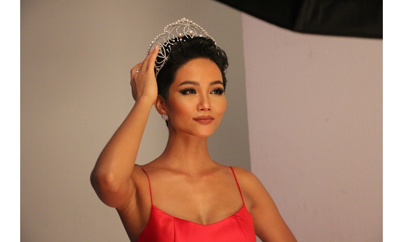 “H’Hen Niê – Road To Miss Universe 2018” gây ấn tượng mạnh mẽ với khán giả