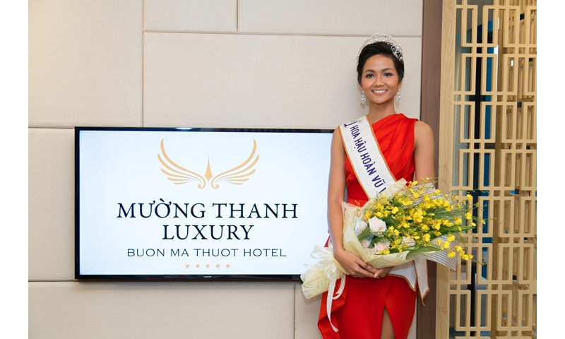 Hoa hậu H'hen Niê đến khách sạn Mường Thanh Luxury Buôn Mê Thuột