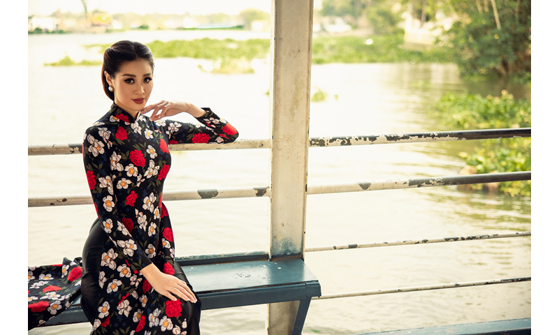 Khánh Vân đẹp lịm tim với áo dài hoàng hôn, visual xứng tầm đương kim Hoa hậu Hoàn vũ Việt Nam