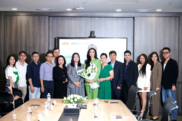CHƯA TỪNG CÓ TRONG TIỀN LỆ: HOA HẬU HOÀN VŨ VIỆT NAM 2025 PHƯƠNG LINH CÓ CHUYẾN “COMPANY COMING” TẠI TRỤ SỞ TẬP ĐOÀN CÔNG NGHỆ HÀNG ĐẦU VIỆT NAM