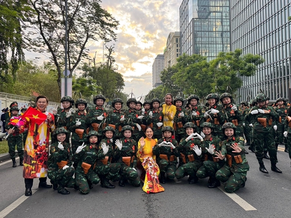 HOA HẬU HOÀN VŨ VIỆT NAM TỰ HÀO GÓP PHẦN LAN TỎA GIÁ TRỊ LỊCH SỬ VÀ TINH THẦN DÂN TỘC NHÂN KỶ NIỆM 50 NĂM NGÀY GIẢI PHÓNG MIỀN NAM, THỐNG NHẤT ĐẤT NƯỚC