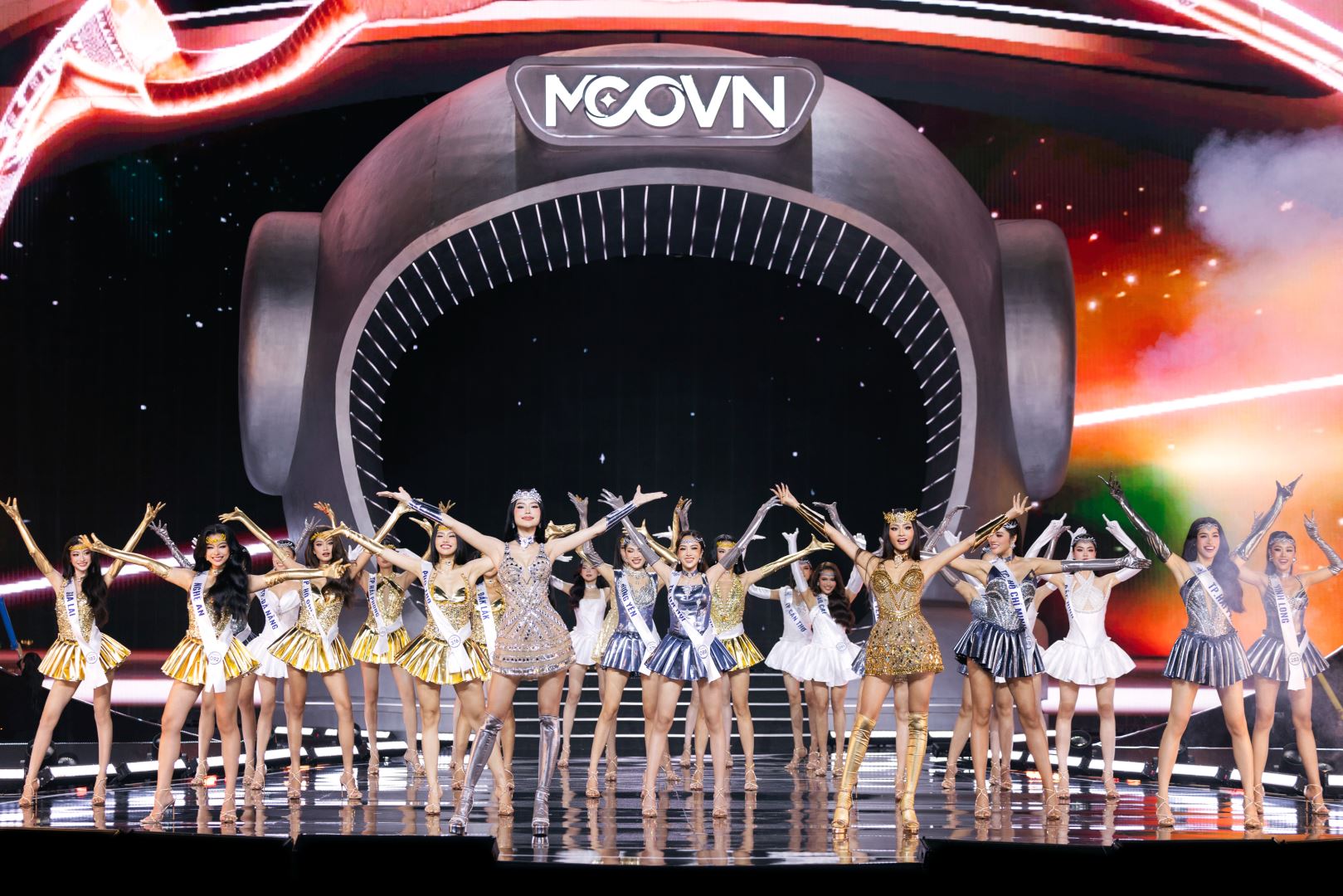 NGUYỄN HOÀNG PHƯƠNG LINH CHÍNH THỨC ĐĂNG QUANG HOA HẬU HOÀN VŨ VIỆT NAM - MISS COSMO VIETNAM 2025