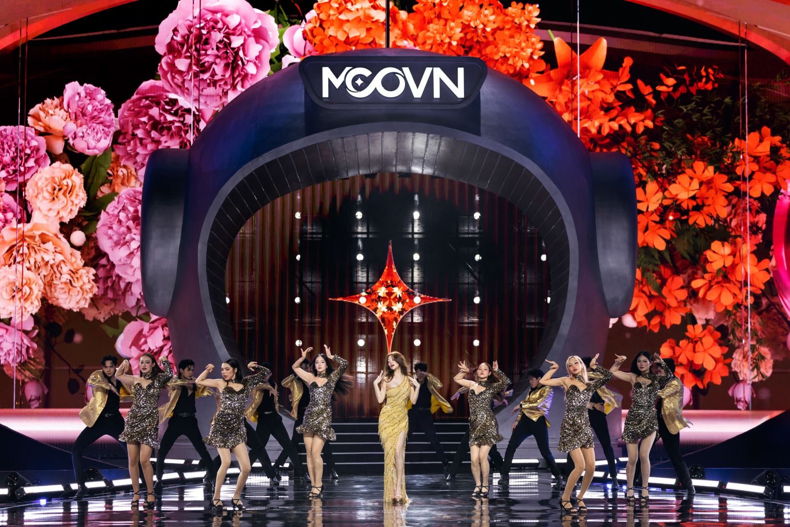 NGUYỄN HOÀNG PHƯƠNG LINH CHÍNH THỨC ĐĂNG QUANG HOA HẬU HOÀN VŨ VIỆT NAM - MISS COSMO VIETNAM 2025