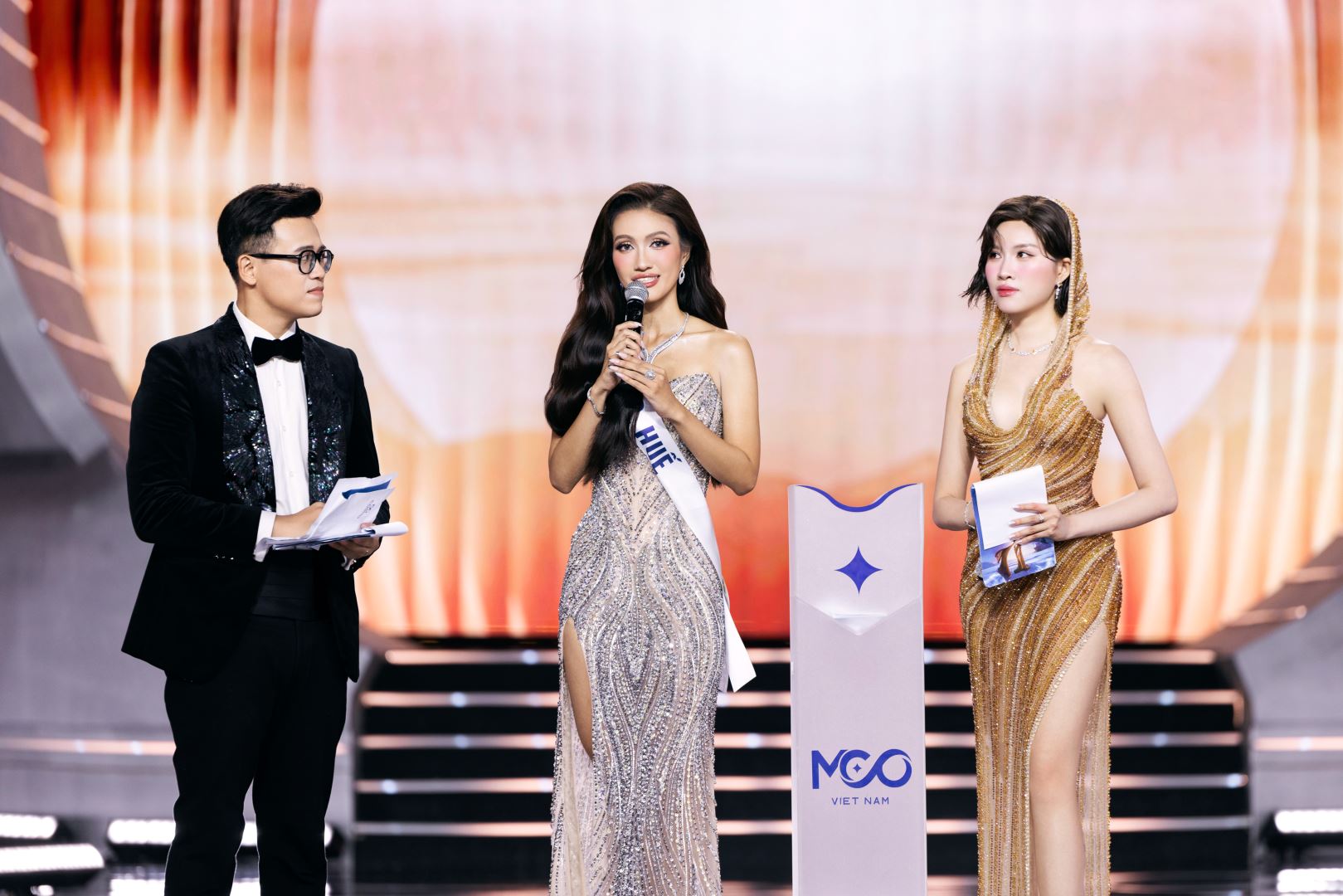 NGUYỄN HOÀNG PHƯƠNG LINH CHÍNH THỨC ĐĂNG QUANG HOA HẬU HOÀN VŨ VIỆT NAM - MISS COSMO VIETNAM 2025
