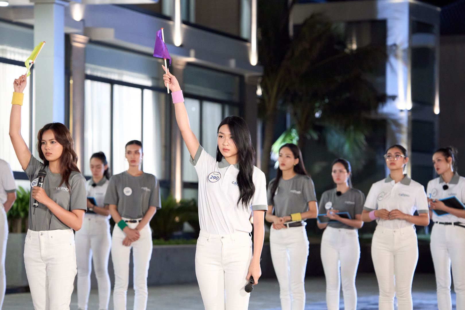 HOA HẬU HOÀN VŨ VIỆT NAM 2025: CUỘC ĐỐI THOẠI CÁC THẾ HỆ HOA HẬU, THÍ SINH “ĐẤU LÝ” CÙNG GIÁM KHẢO