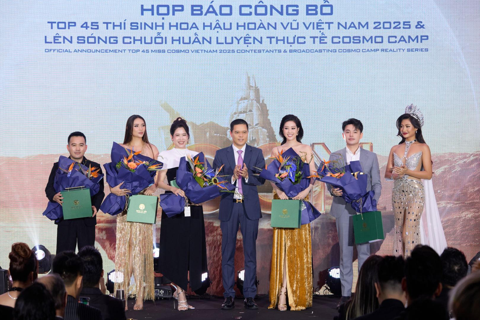 CHÍNH THỨC: HOA HẬU HOÀN VŨ VIỆT NAM - MISS COSMO VIETNAM 2025 CÔNG BỐ TOP 45 VÀ LÊN SÓNG CHUỖI HUẤN LUYỆN THỰC TẾ “COSMO CAMP”