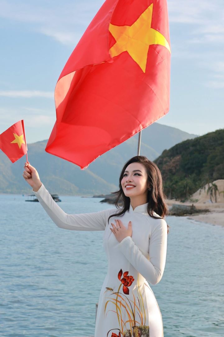HOA HẬU HOÀN VŨ VIỆT NAM TỰ HÀO GÓP PHẦN LAN TỎA GIÁ TRỊ LỊCH SỬ VÀ TINH THẦN DÂN TỘC NHÂN KỶ NIỆM 50 NĂM NGÀY GIẢI PHÓNG MIỀN NAM, THỐNG NHẤT ĐẤT NƯỚC
