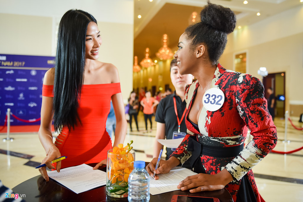 Các thí sinh miền Nam rạng rỡ ở vòng sơ khảo Hoa hậu Hoàn vũ Việt Nam 2017