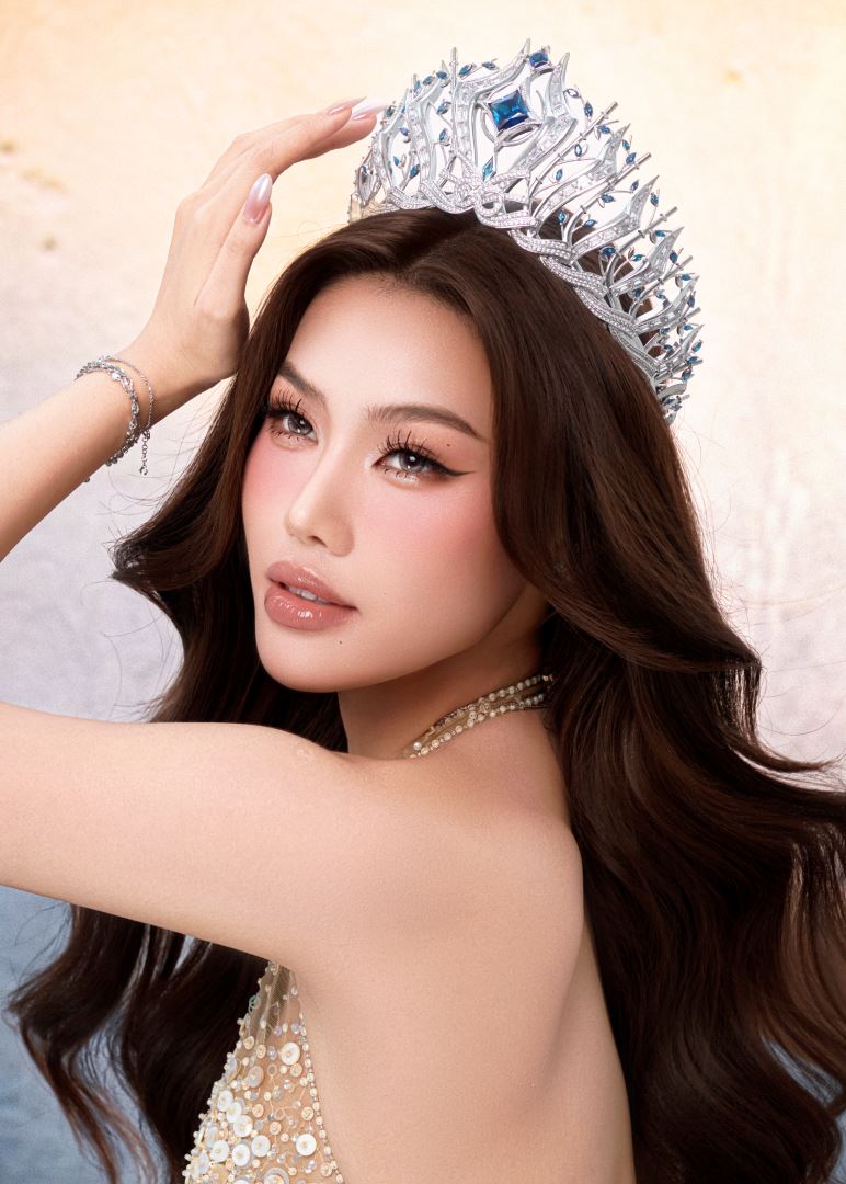ĐƯƠNG KIM HOA HẬU HOÀN VŨ VIỆT NAM PHƯƠNG LINH VÀ MISS COSMO VIETNAM 2026 ĐỖ CẨM LY ĐÁNH DẤU MỘT NĂM ĐĂNG QUANG BẰNG BỘ ẢNH ĐẶC BIỆT