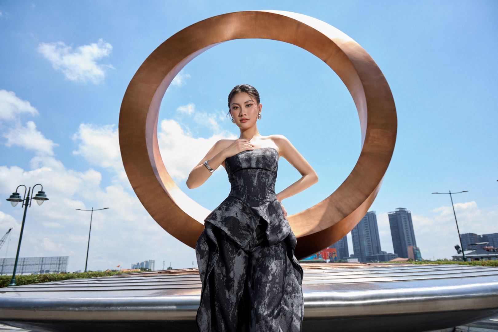 TÂM HUYẾT VỚI DỰ ÁN ‘KHÓ’, HOA HẬU PHƯƠNG LINH ĐỐI DIỆN LOẠT CHẤT VẤN