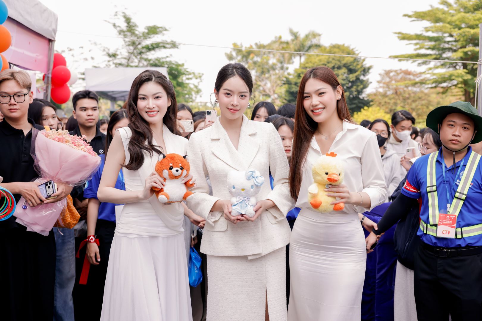 MỘT TUẦN HOẠT ĐỘNG NỔI BẬT: HOA HẬU, Á HẬU HOÀN VŨ VIỆT NAM VÀ MISS COSMO THAM GIA CÁC HOẠT ĐỘNG CỘNG ĐỒNG, LAN TỎA GIÁ TRỊ TÍCH CỰC ĐẾN VỚI XÃ HỘI