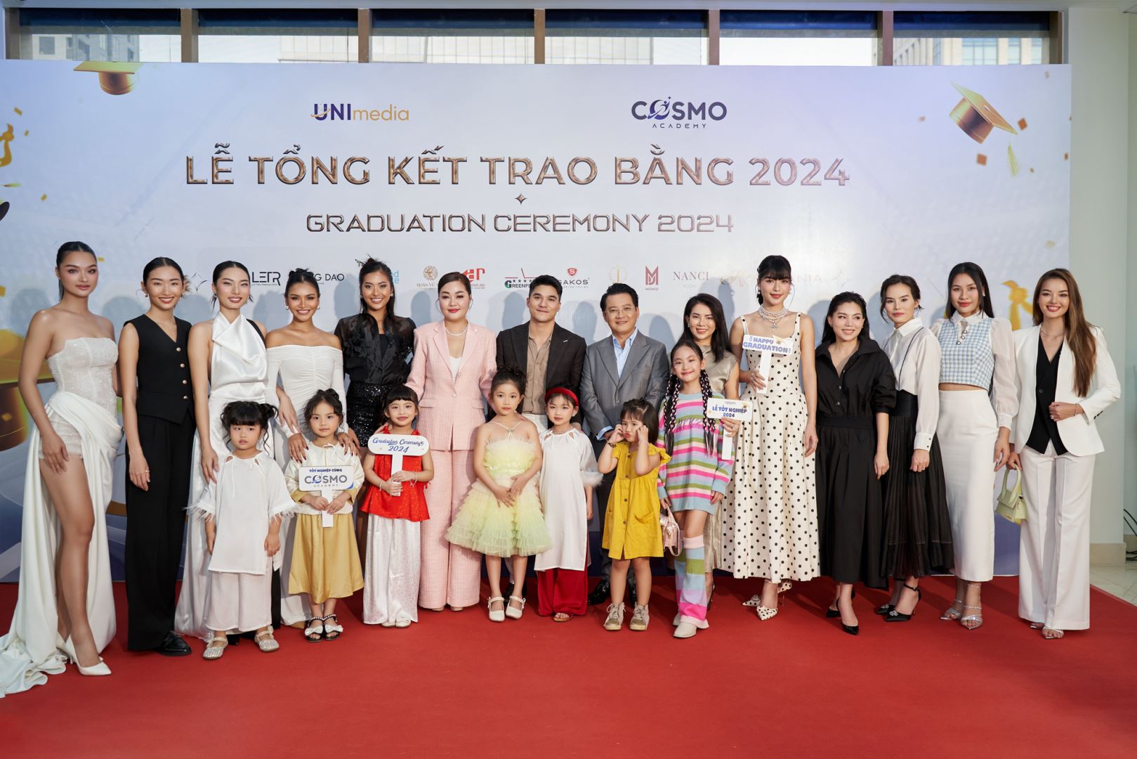 LỄ TỔNG KẾT TRAO BẰNG 2024: MỐC SON ĐÁNH DẤU HÀNH TRÌNH TRƯỞNG THÀNH CỦA CÁC TÀI NĂNG NHÍ ĐẾN TỪ COSMO ACADEMY