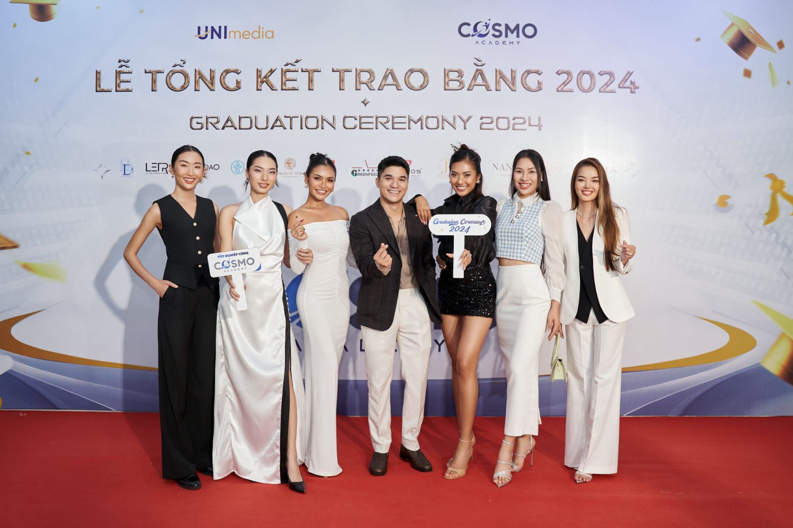 LỄ TỔNG KẾT TRAO BẰNG 2024: MỐC SON ĐÁNH DẤU HÀNH TRÌNH TRƯỞNG THÀNH CỦA CÁC TÀI NĂNG NHÍ ĐẾN TỪ COSMO ACADEMY