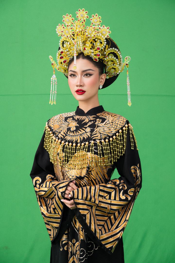 HOA HẬU PHƯƠNG LINH ‘XUYÊN KHÔNG’ TRONG HÌNH HIỆU ROAD TO MISS COSMO 2025, HƯỚNG ĐẾN DẤU MỐC 100 NĂM QUỐC KHÁNH VIỆT NAM