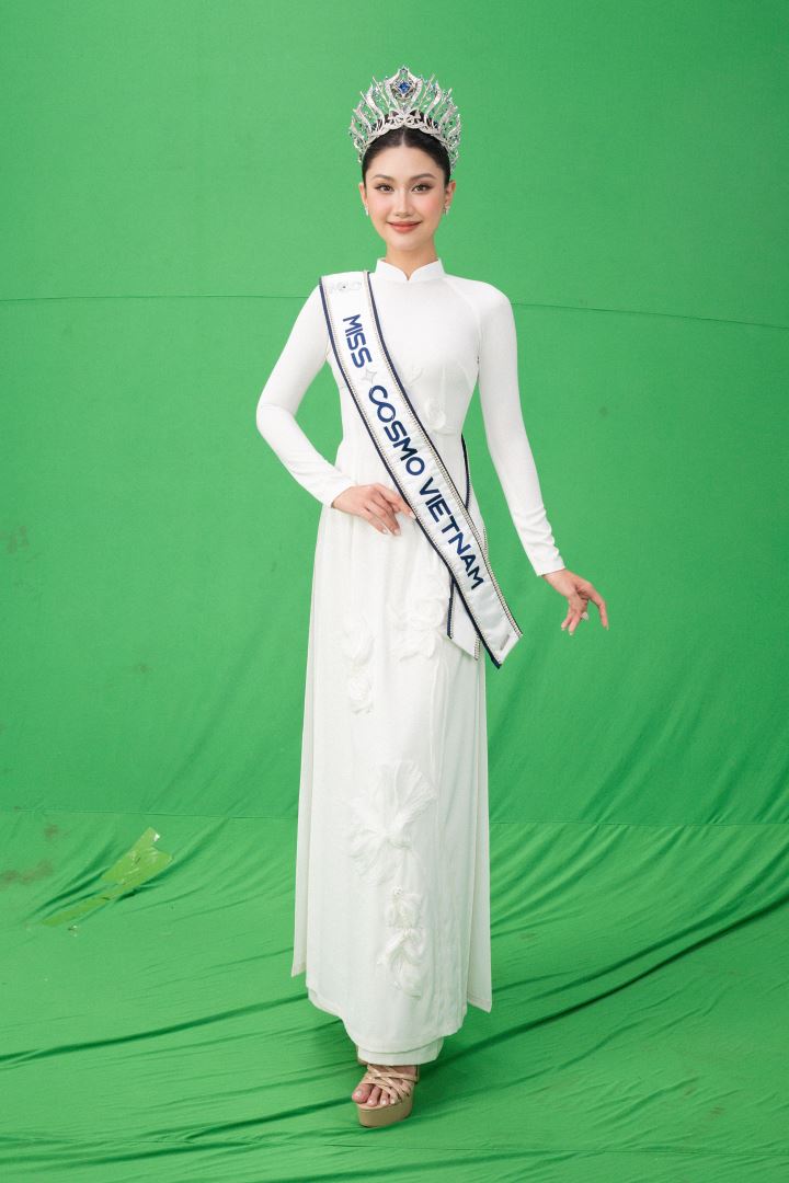 HOA HẬU PHƯƠNG LINH ‘XUYÊN KHÔNG’ TRONG HÌNH HIỆU ROAD TO MISS COSMO 2025, HƯỚNG ĐẾN DẤU MỐC 100 NĂM QUỐC KHÁNH VIỆT NAM