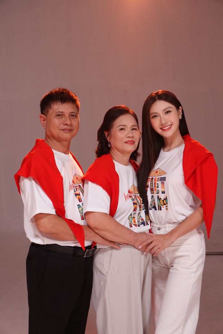 HOA HẬU PHƯƠNG LINH ‘XUYÊN KHÔNG’ TRONG HÌNH HIỆU ROAD TO MISS COSMO 2025, HƯỚNG ĐẾN DẤU MỐC 100 NĂM QUỐC KHÁNH VIỆT NAM