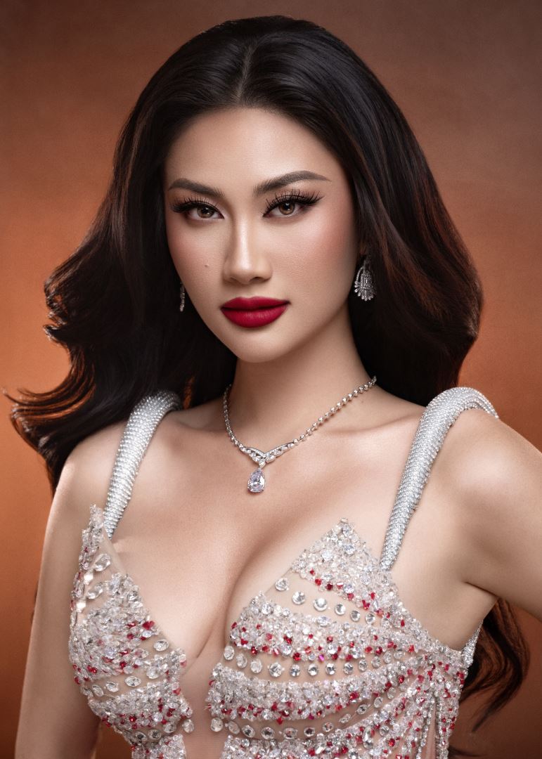 HOA HẬU PHƯƠNG LINH CÔNG BỐ THIẾT KẾ DẠ HỘI ‘ECLIPSE’ CỦA NTK THƯỢNG GIA KỲ TẠI JURY SESSION MISS COSMO 2025
