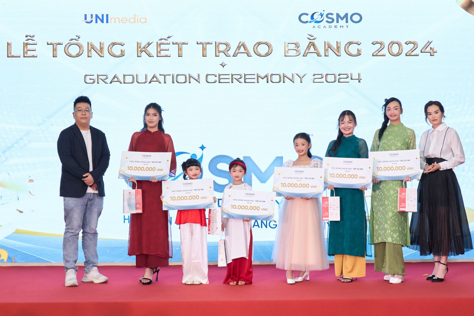 LỄ TỔNG KẾT TRAO BẰNG 2024: MỐC SON ĐÁNH DẤU HÀNH TRÌNH TRƯỞNG THÀNH CỦA CÁC TÀI NĂNG NHÍ ĐẾN TỪ COSMO ACADEMY